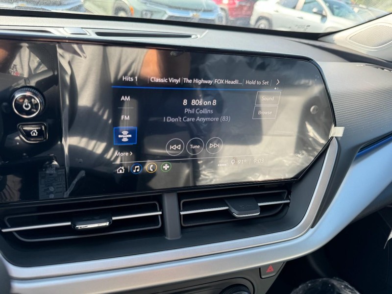 Chevrolet Trax Vehicle Image 12