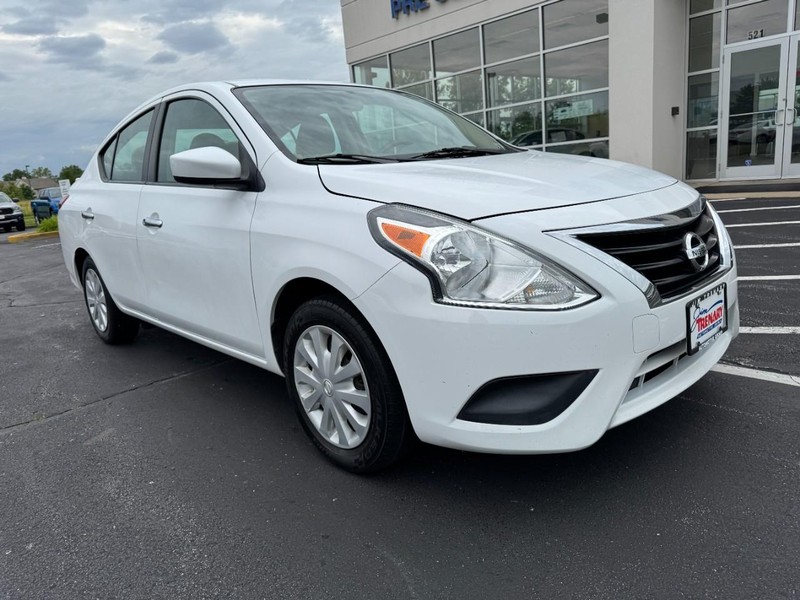 Nissan Versa Vehicle Image 02