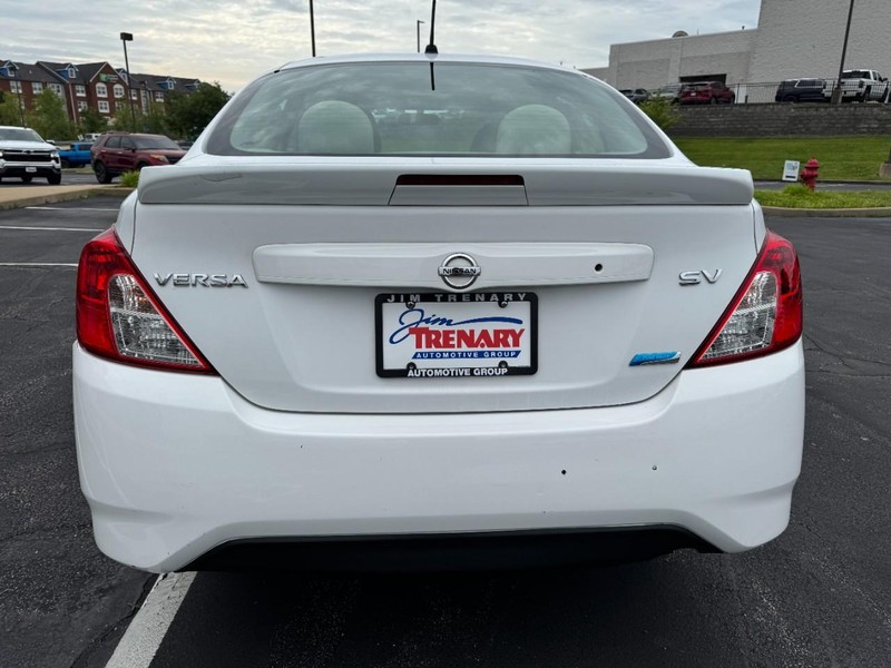 Nissan Versa Vehicle Image 04