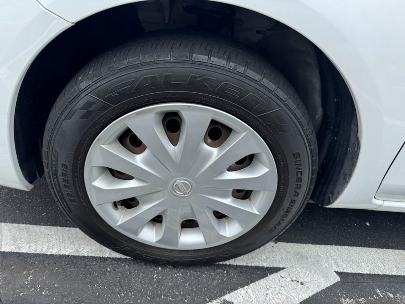 Nissan Versa Vehicle Image 07