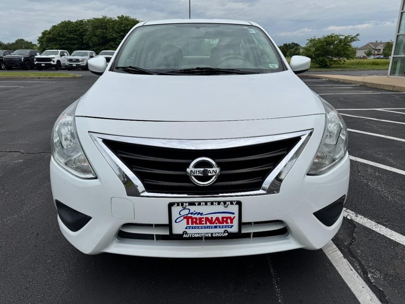 Nissan Versa Vehicle Image 09