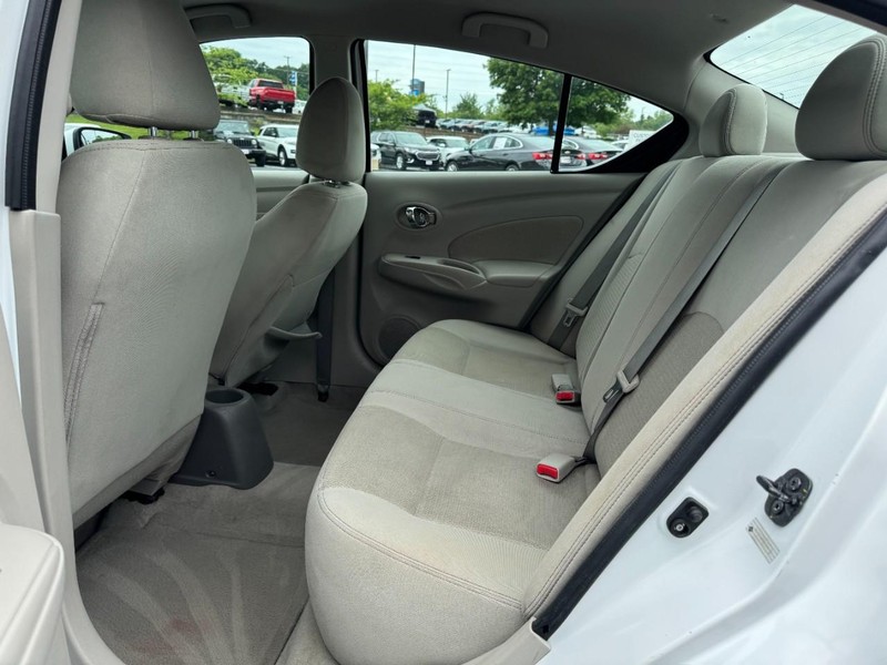 Nissan Versa Vehicle Image 10
