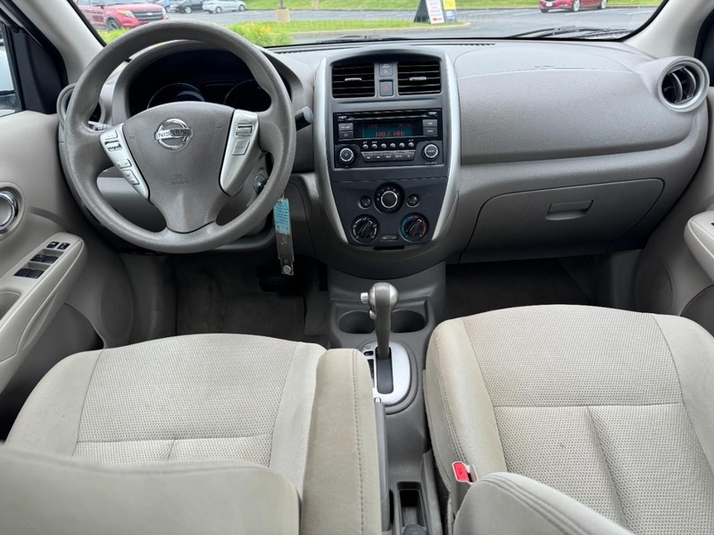 Nissan Versa Vehicle Image 11