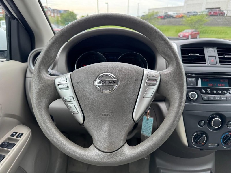 Nissan Versa Vehicle Image 12