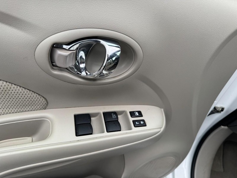 Nissan Versa Vehicle Image 15