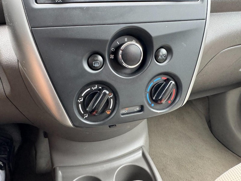 Nissan Versa Vehicle Image 18
