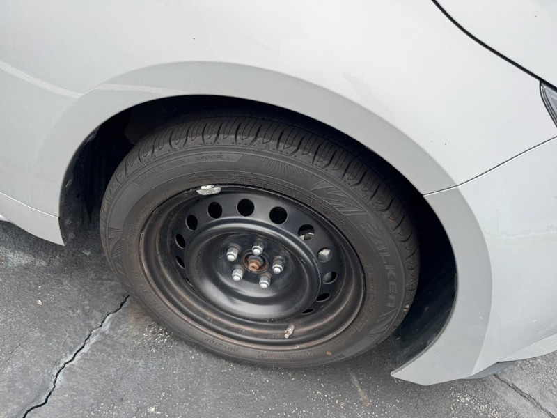 Toyota Corolla Vehicle Image 05