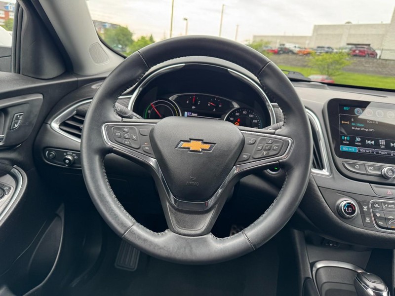 Chevrolet Malibu Vehicle Image 12