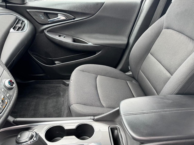 Chevrolet Malibu Vehicle Image 13
