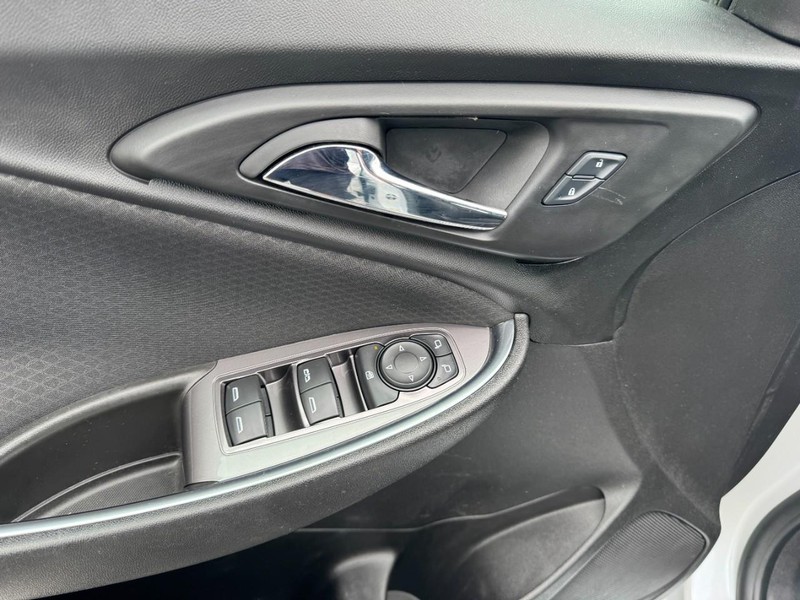 Chevrolet Malibu Vehicle Image 15