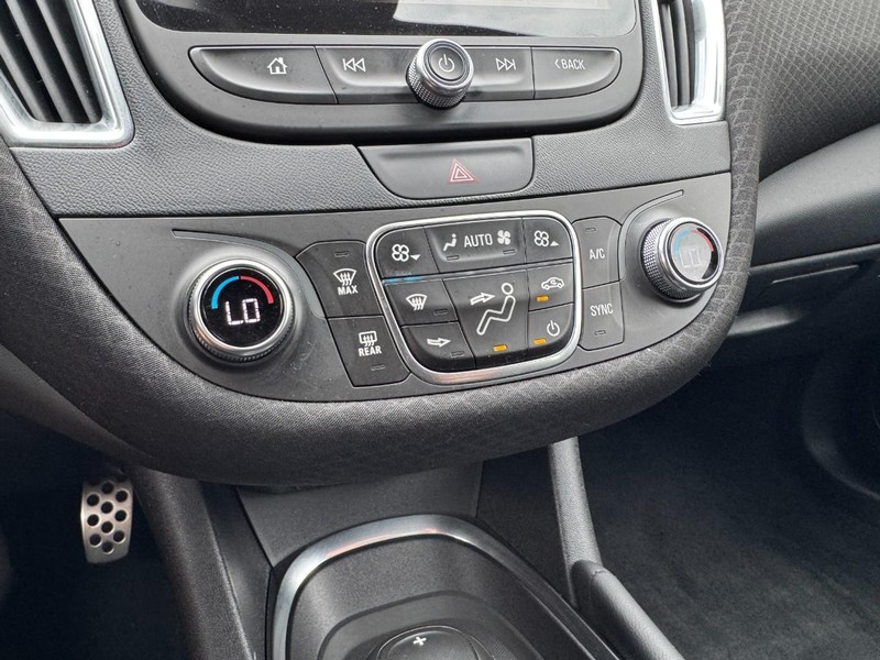 Chevrolet Malibu Vehicle Image 18