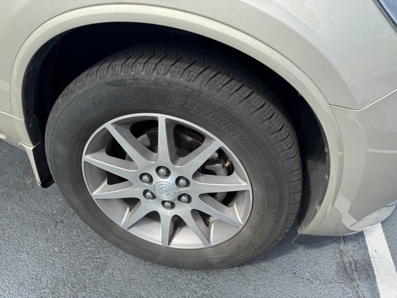 Buick Enclave Vehicle Image 05