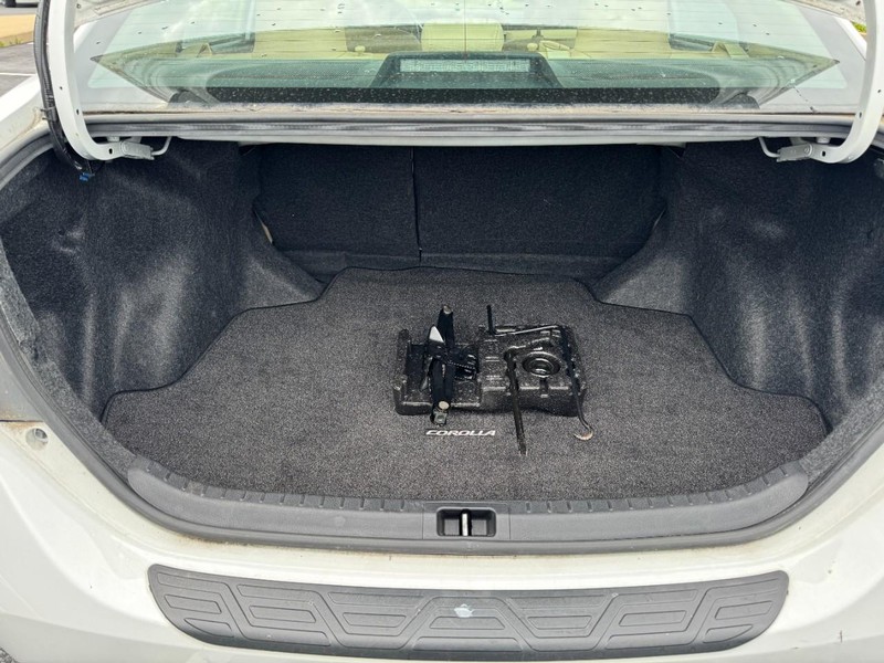 Toyota Corolla Vehicle Image 06