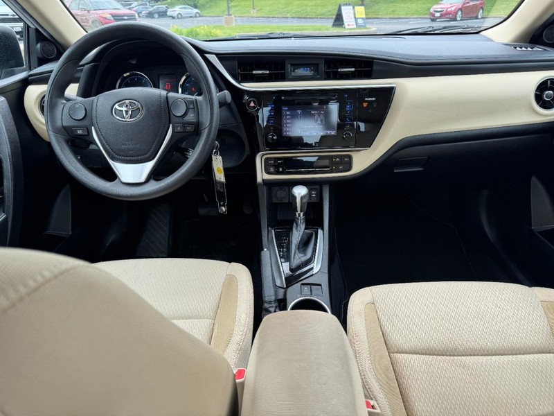 Toyota Corolla Vehicle Image 11