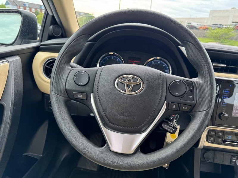 Toyota Corolla Vehicle Image 12