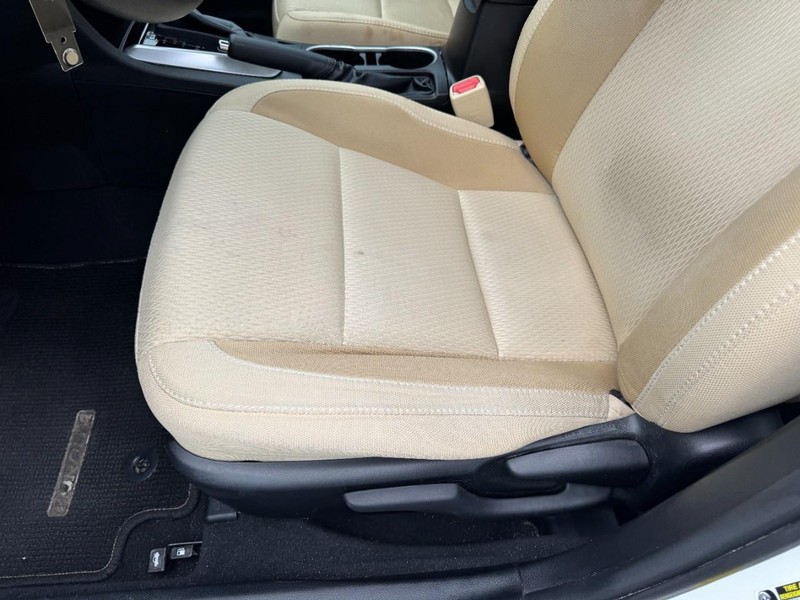 Toyota Corolla Vehicle Image 14