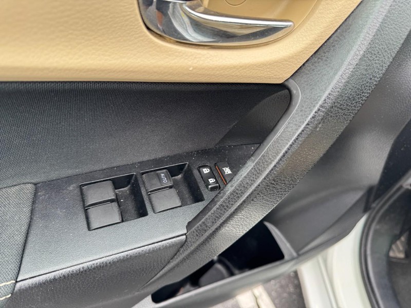 Toyota Corolla Vehicle Image 15