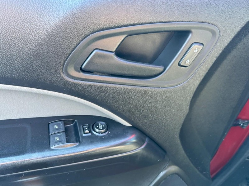 Chevrolet Colorado Vehicle Image 13