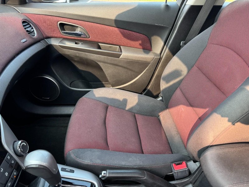 Chevrolet Cruze Vehicle Image 14