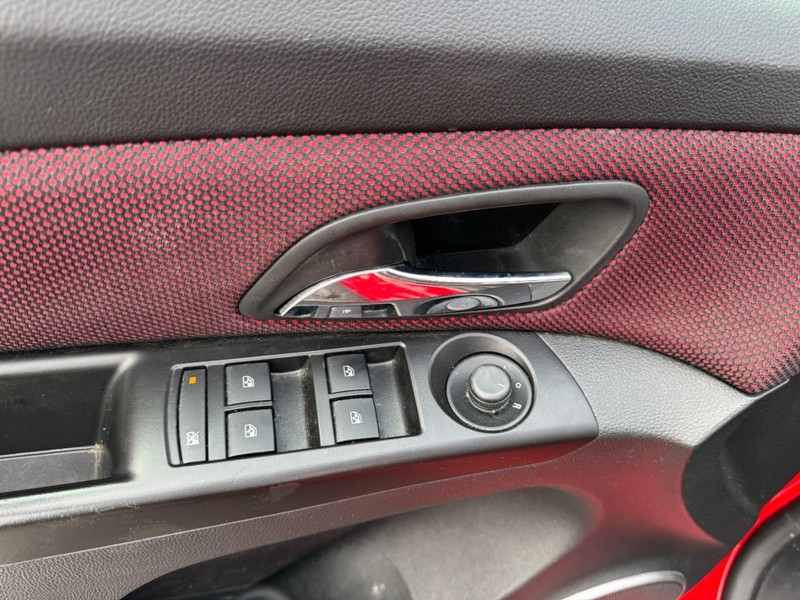 Chevrolet Cruze Vehicle Image 15