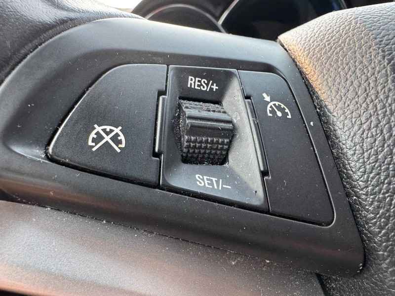 Chevrolet Cruze Vehicle Image 17