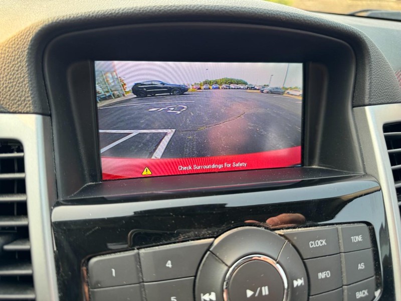 Chevrolet Cruze Vehicle Image 21