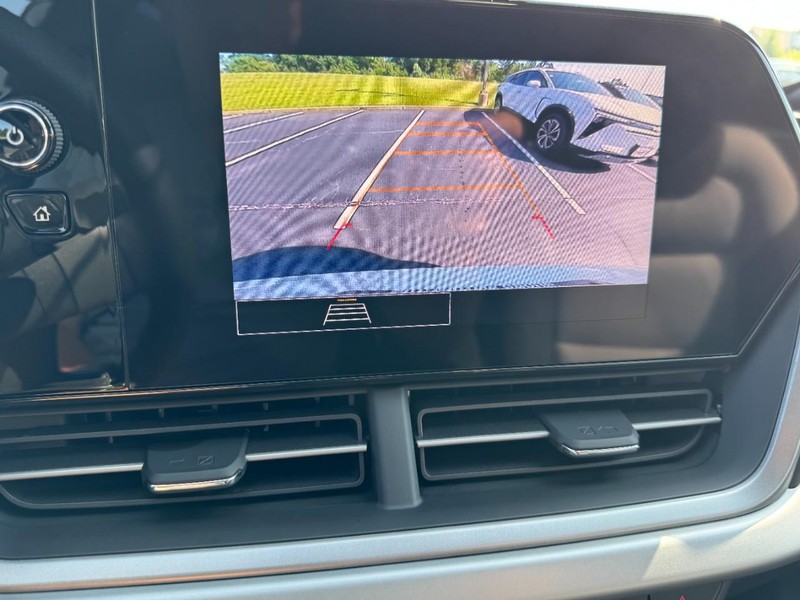Chevrolet Trax Vehicle Image 16