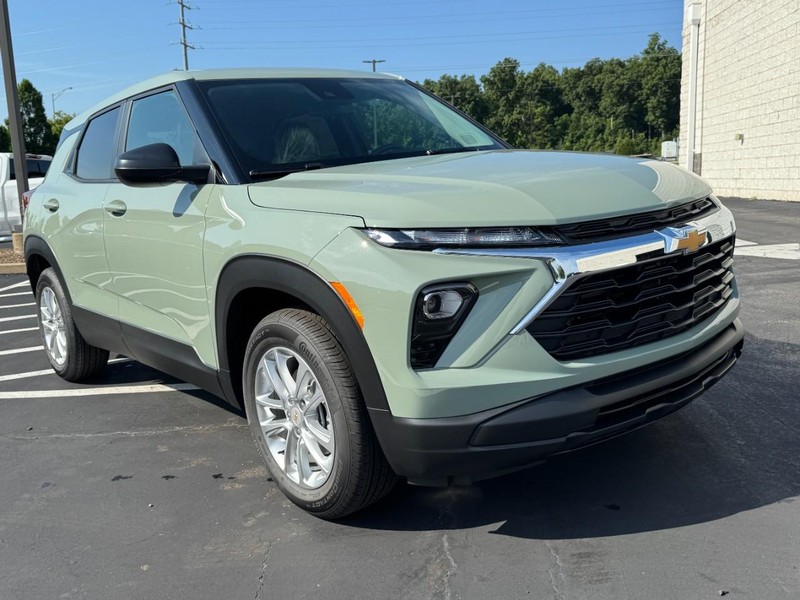 Chevrolet TrailBlazer Vehicle Image 02