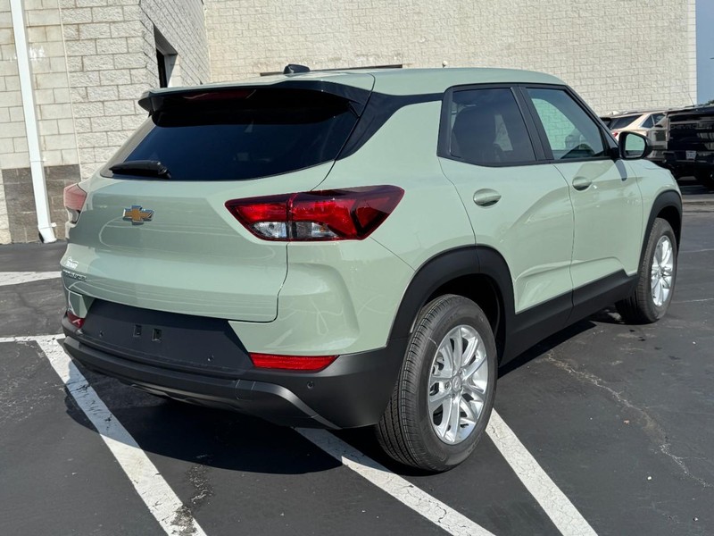 Chevrolet TrailBlazer Vehicle Image 03