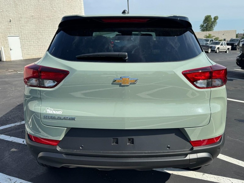 Chevrolet TrailBlazer Vehicle Image 04
