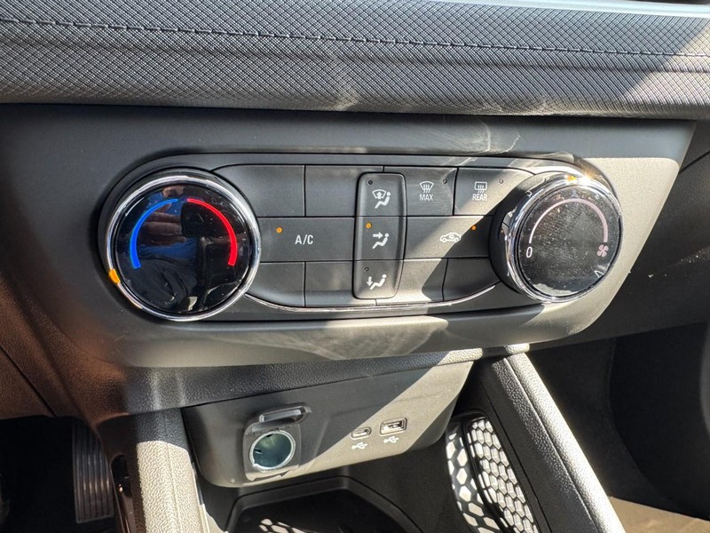 Chevrolet TrailBlazer Vehicle Image 11