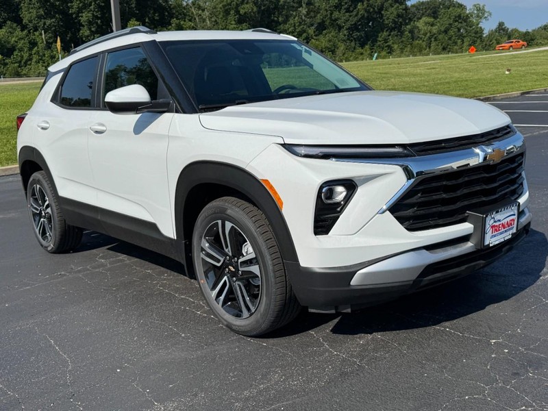 Chevrolet TrailBlazer Vehicle Image 02