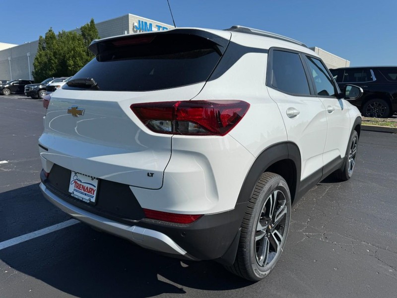 Chevrolet TrailBlazer Vehicle Image 03