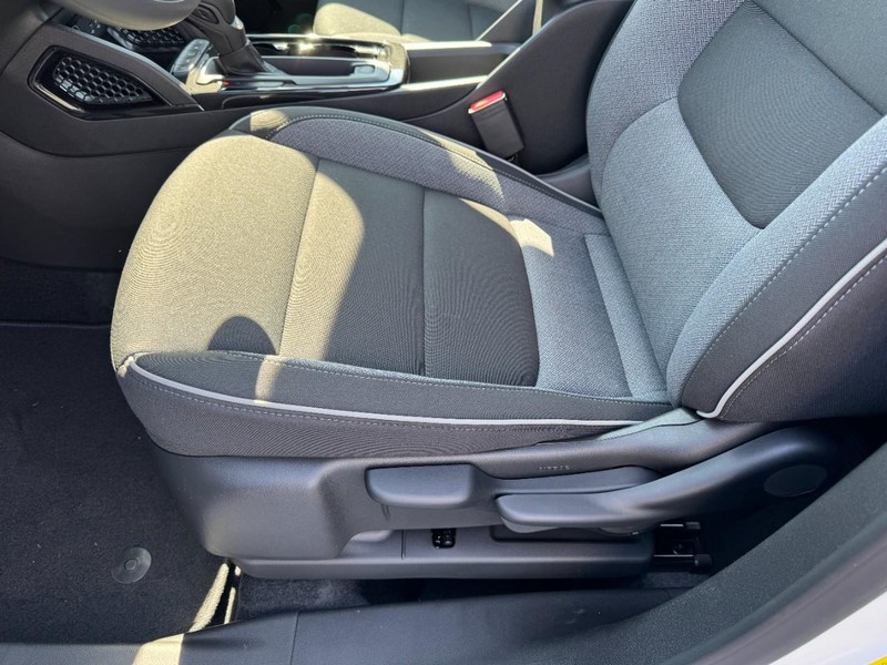 Chevrolet TrailBlazer Vehicle Image 09