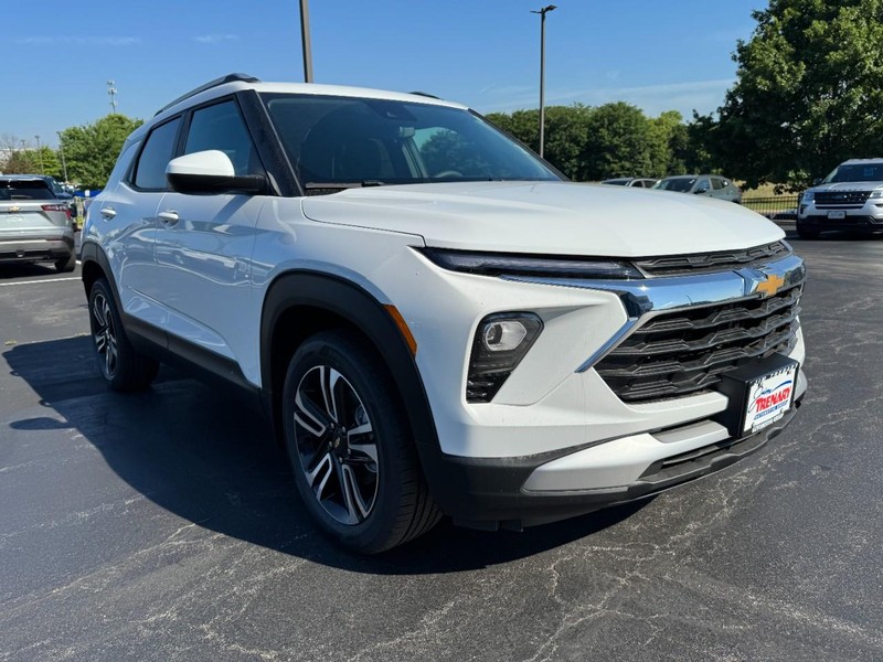 Chevrolet TrailBlazer Vehicle Image 02
