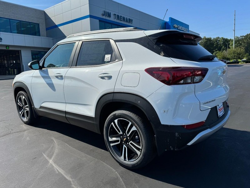 Chevrolet TrailBlazer Vehicle Image 05
