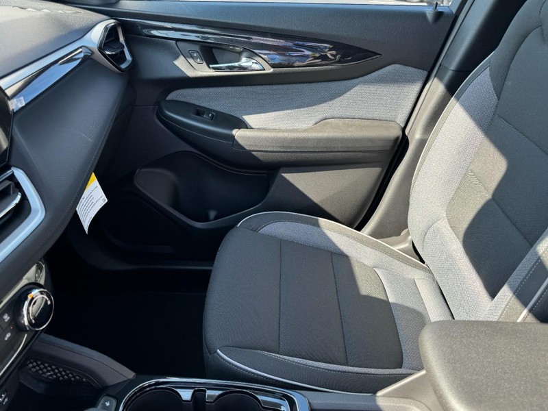 Chevrolet TrailBlazer Vehicle Image 08