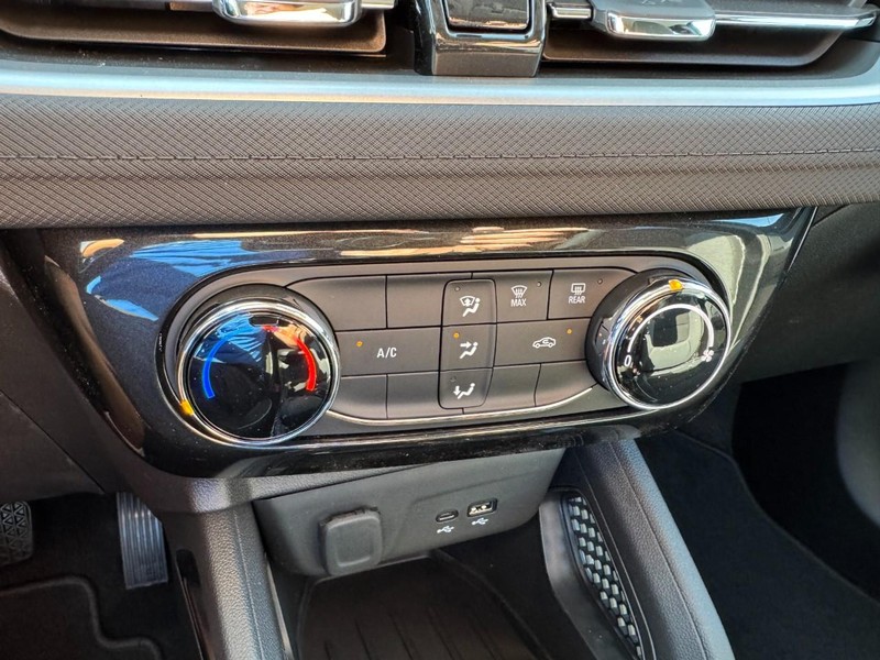 Chevrolet TrailBlazer Vehicle Image 13
