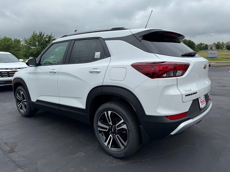Chevrolet TrailBlazer Vehicle Image 05