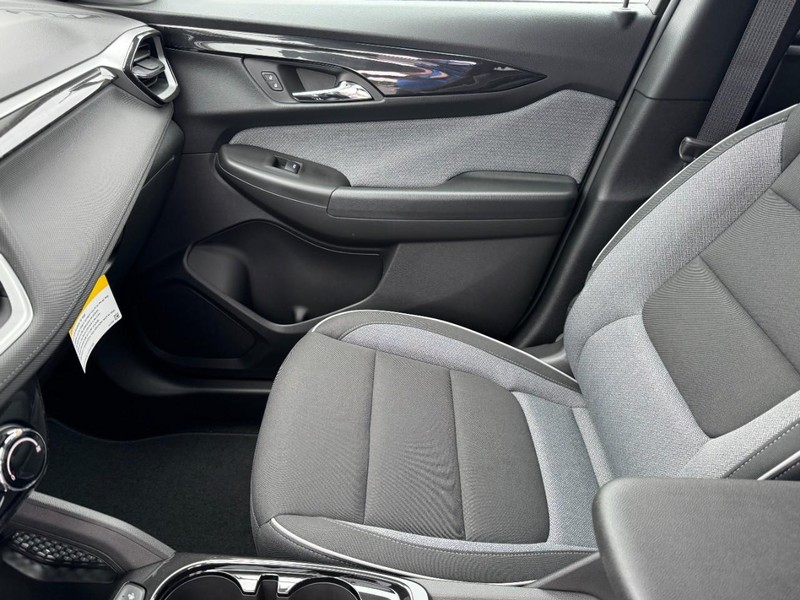 Chevrolet TrailBlazer Vehicle Image 08