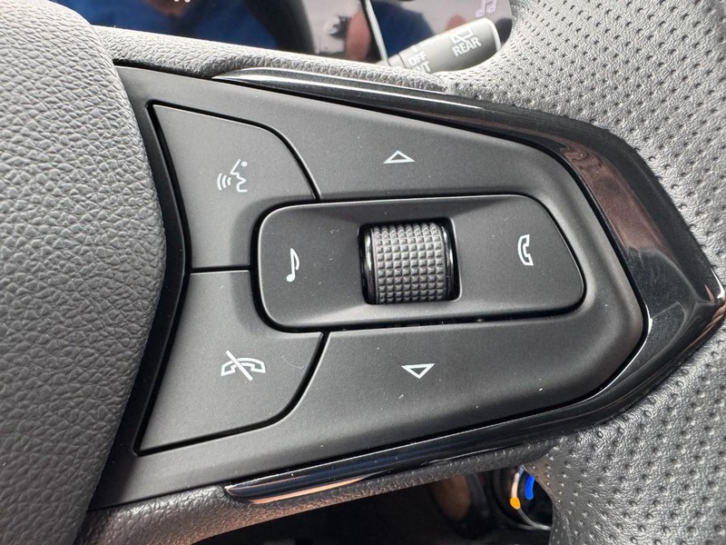 Chevrolet TrailBlazer Vehicle Image 12