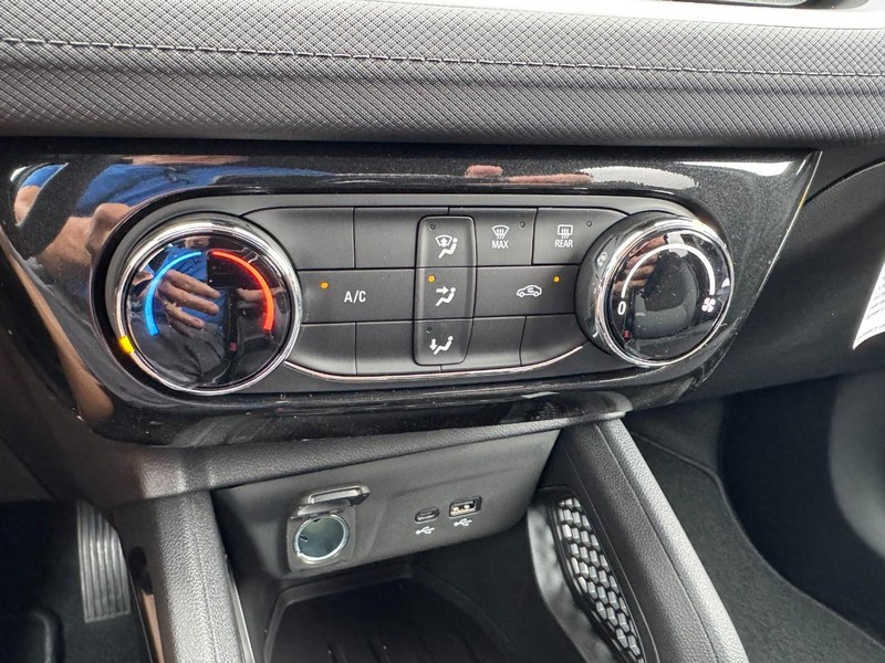 Chevrolet TrailBlazer Vehicle Image 13