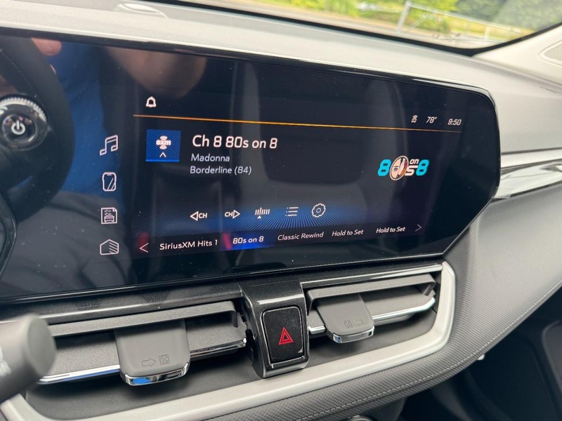 Chevrolet TrailBlazer Vehicle Image 14