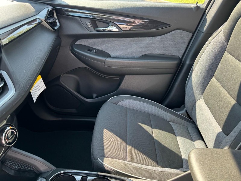 Chevrolet TrailBlazer Vehicle Image 08