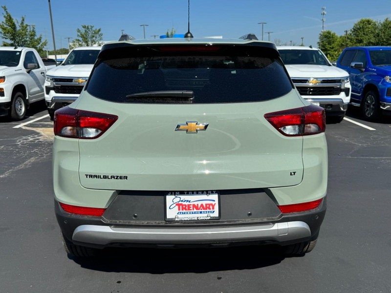 Chevrolet TrailBlazer Vehicle Image 04