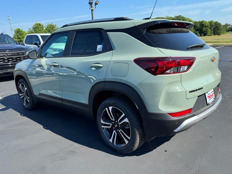 Chevrolet TrailBlazer Vehicle Image 05
