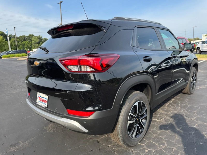 Chevrolet TrailBlazer Vehicle Image 03