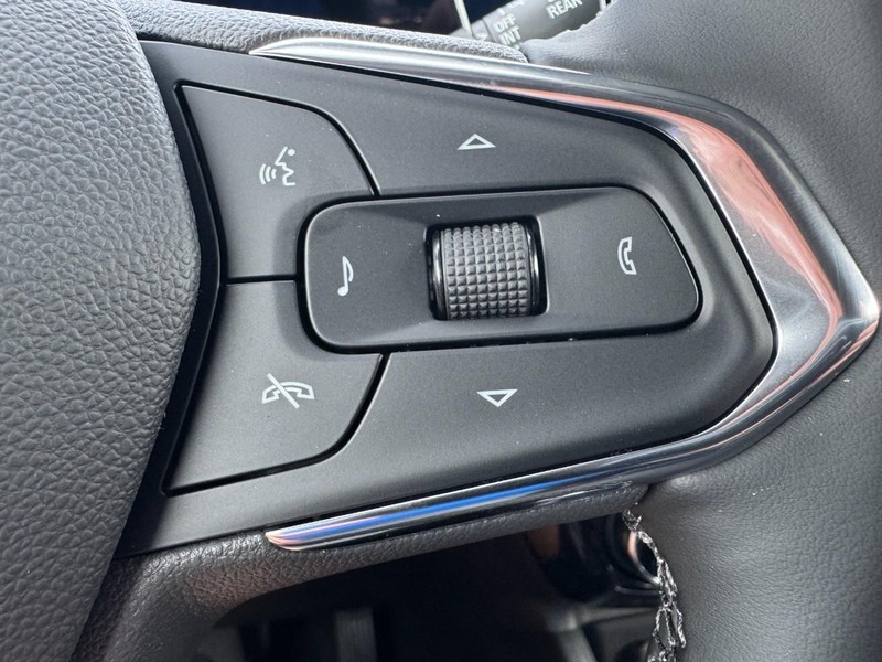 Chevrolet TrailBlazer Vehicle Image 12