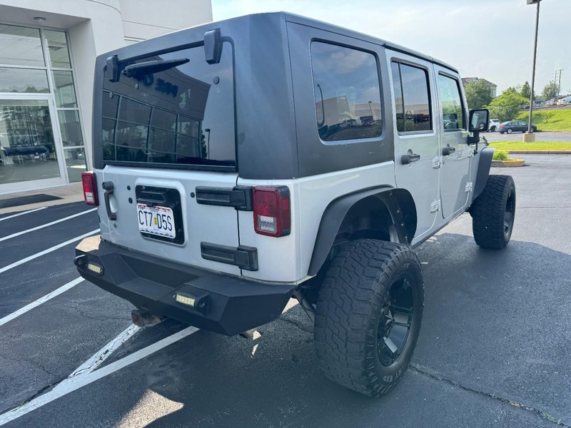 Jeep Wrangler Vehicle Image 03