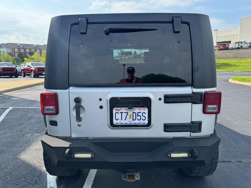 Jeep Wrangler Vehicle Image 04
